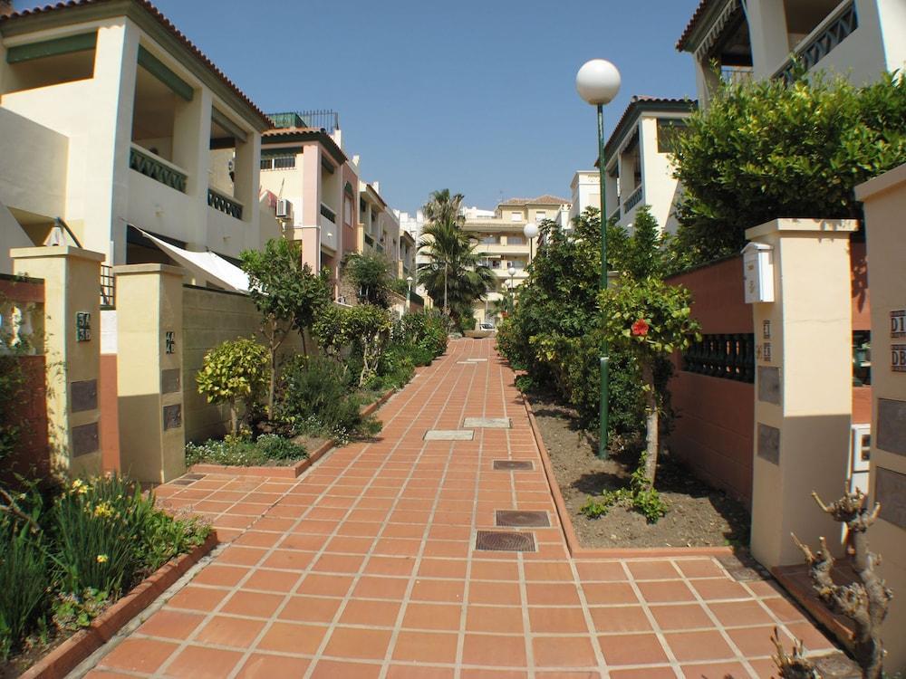 Apartamentos Nerja Medina Canovas Exterior photo